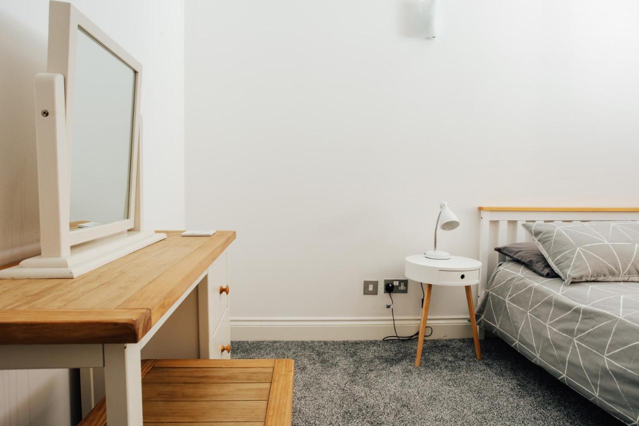 Апартаменты Spacious 2 Bedroom Flat Near And Town Centre