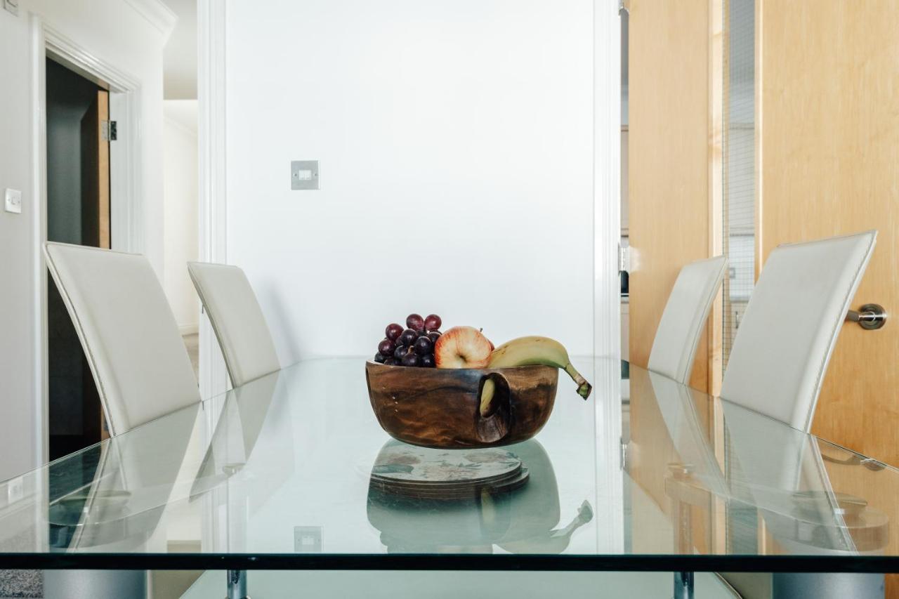 Апартаменты Spacious 2 Bedroom Flat Near And Town Centre