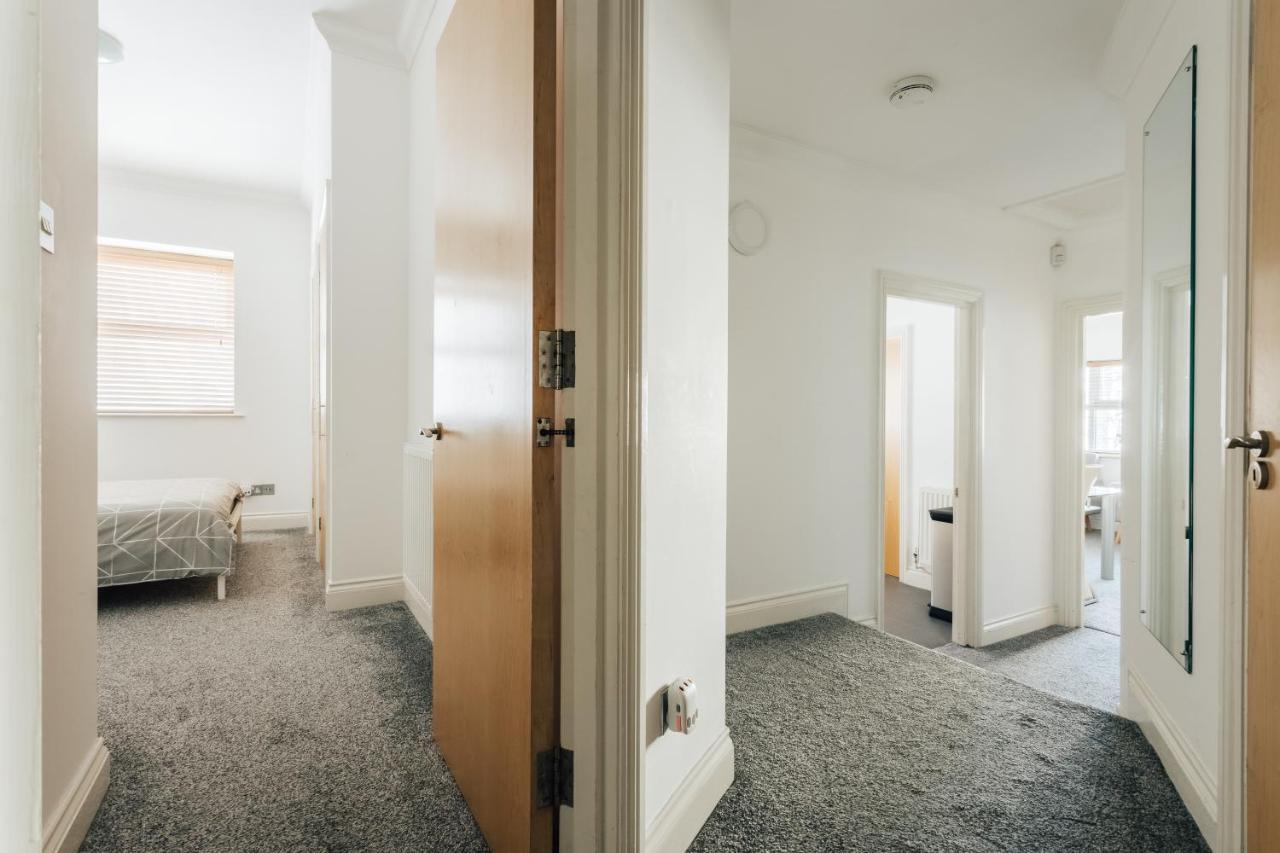 Spacious 2 Bedroom Flat Near And Town Centre Апартаменты Борнмут