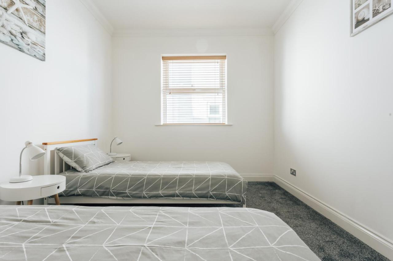 Spacious 2 Bedroom Flat Near And Town Centre Борнмут