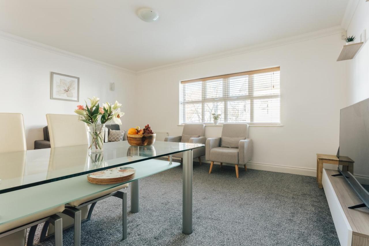 Spacious 2 Bedroom Flat Near And Town Centre Борнмут