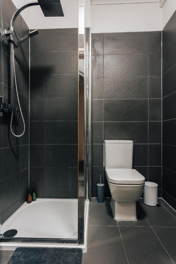 Апартаменты Spacious 2 Bedroom Flat Near And Town Centre *
